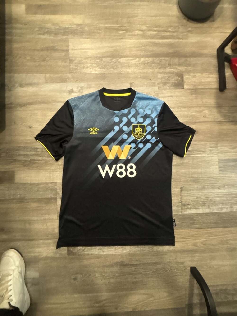 Umbro Burnley FC Third Soccer Jersey Size XL Black 2023-2024